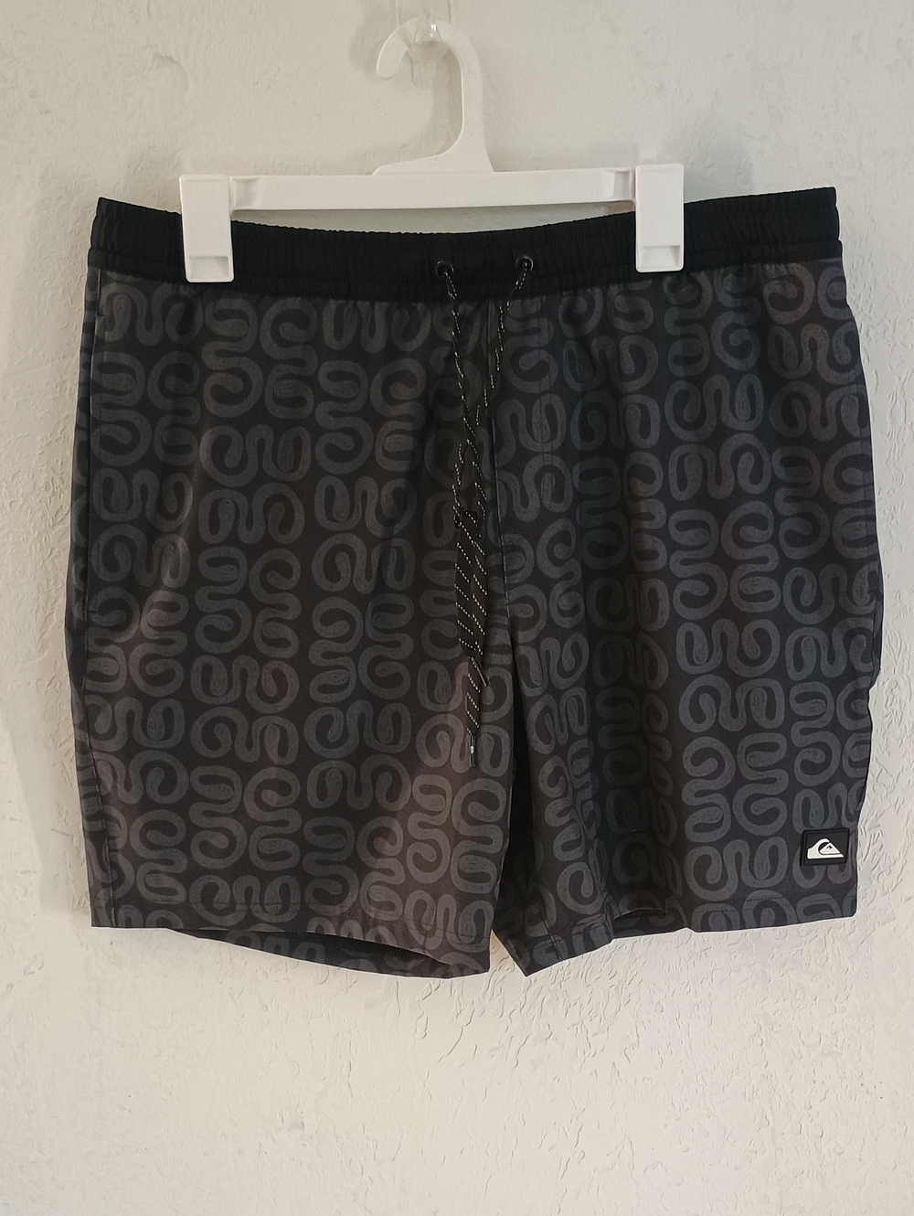 Quiksilver Men’s Black & Dark Gray Patterned Swim Shorts